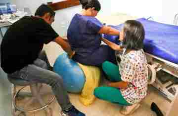 Doula: regulamentação reforça integração da categoria ao SUS